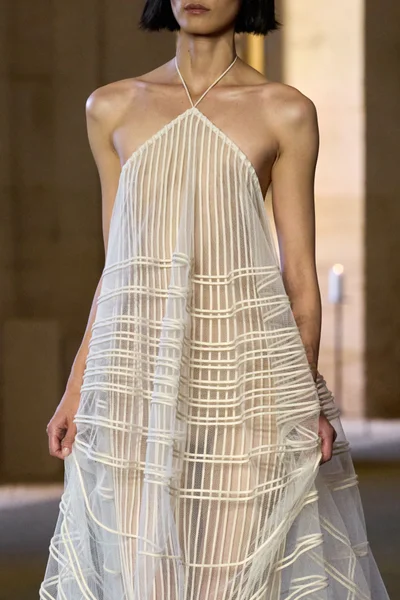 Look 99